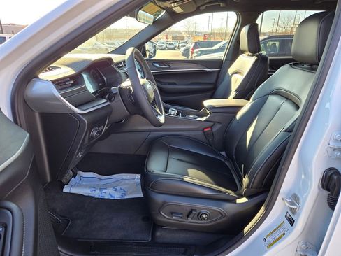 Used 2025 Jeep Grand Cherokee L Limited image 15