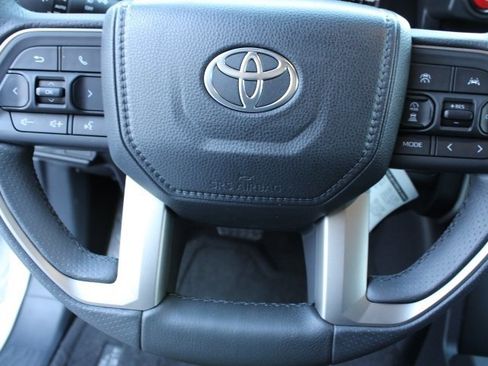 Used 2025 Toyota 4Runner TRD Off-Road image 11