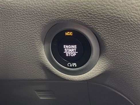 Used 2022 Chrysler Pacifica Limited FWD image 46