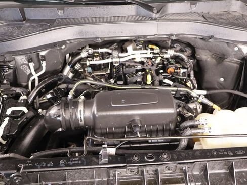 Used 2022 Ford Explorer XLT w/ Equipment Group 202A AWD/4WD image 21