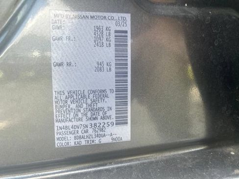 Used 2025 Nissan Altima 2.5 SV FWD image 21