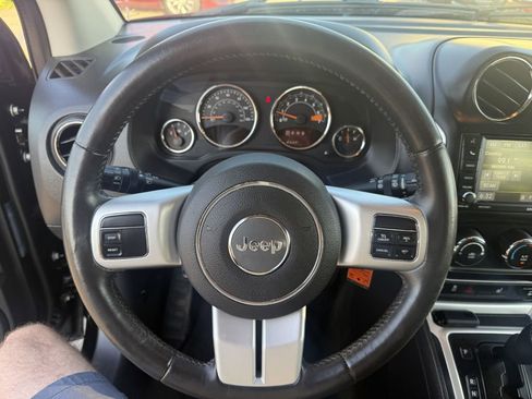 Used 2016 Jeep Compass Latitude w/ Sun/Sound Group image 9