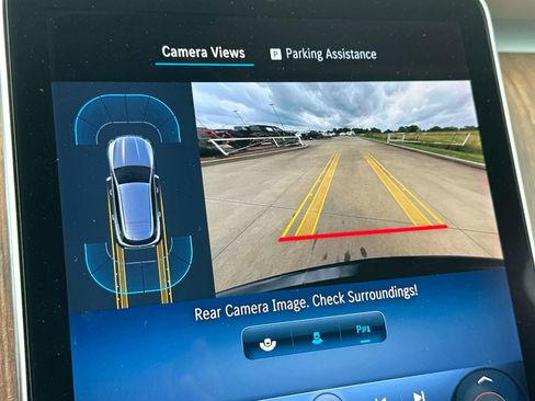 Used 2024 Mercedes-Benz GLC 300 image 13