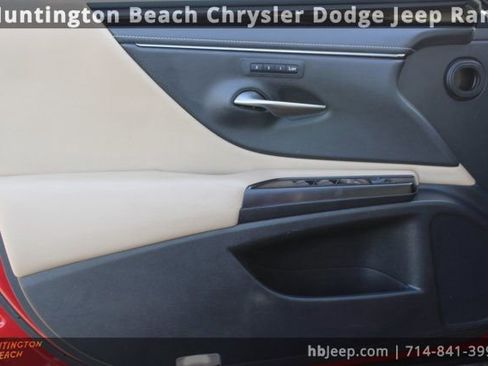 Used 2019 Lexus ES 350 w/ Premium Package image 10