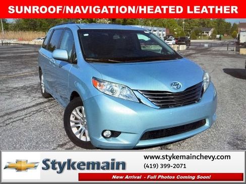 Used 2017 Toyota Sienna XLE w/ XLE Navigation Package FWD image 1