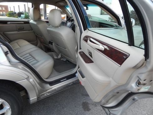 Used 2007 Lincoln Town Car Signature image 31
