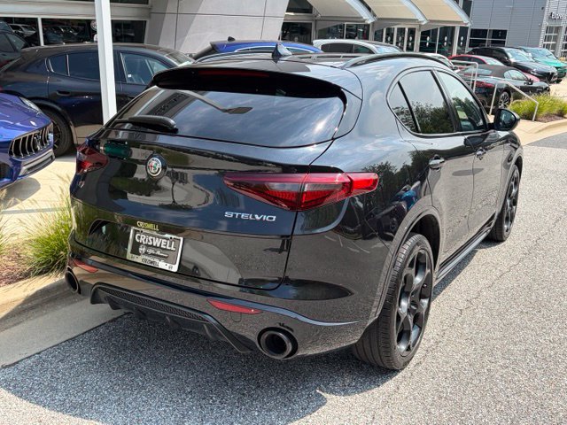 Used 2023 Alfa Romeo Stelvio Veloce AWD/4WD image 5