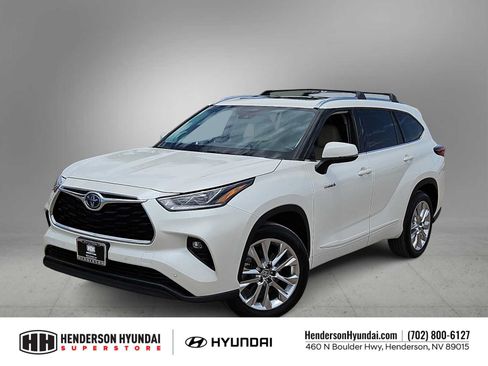 Used 2021 Toyota Highlander Limited FWD image 1