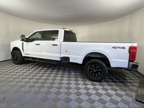 Used 2024 Ford F350 XLT image 2