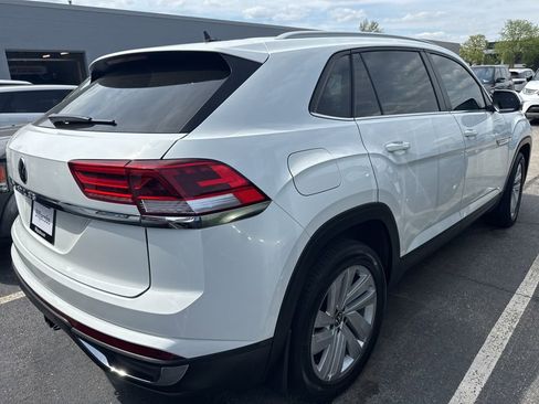 Used 2022 Volkswagen Atlas Cross Sport SE FWD image 4