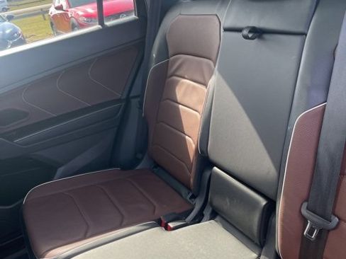Used 2022 Volkswagen Tiguan SEL R-Line image 21