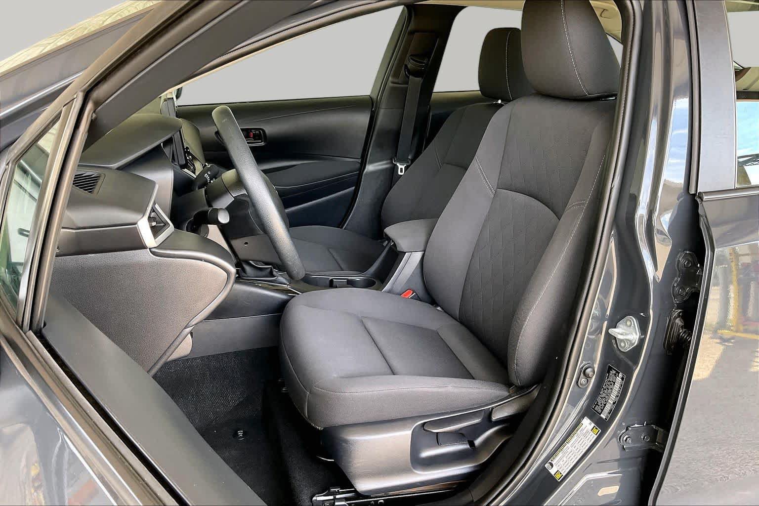 Used 2025 Toyota Corolla LE FWD image 8
