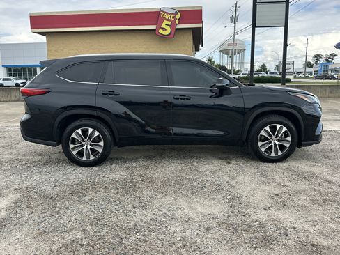 Used 2022 Toyota Highlander XLE FWD image 8