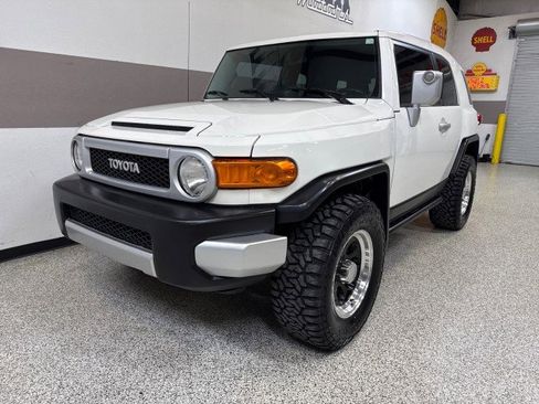 Used 2010 Toyota FJ Cruiser 4WD image 3