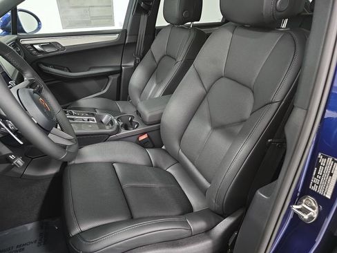 New 2026 Porsche Macan AWD/4WD image 5
