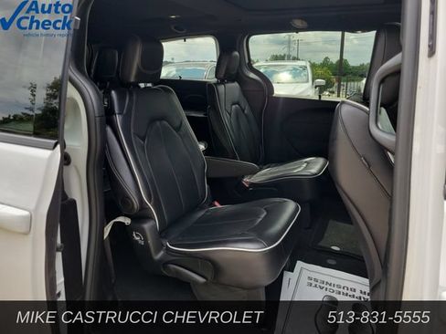 Used 2025 Chrysler Pacifica Limited FWD image 28