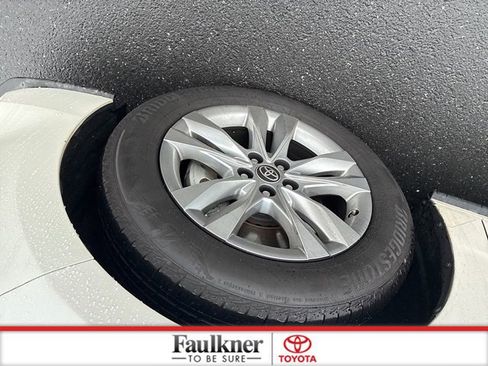 Used 2021 Toyota Sienna Limited image 19