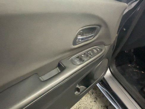 Used 2021 Honda HR-V Sport image 32