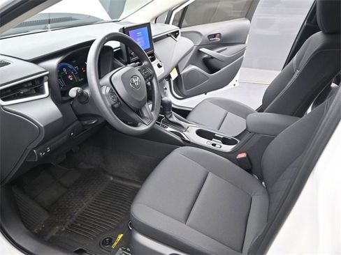 Used 2026 Toyota Corolla LE image 4