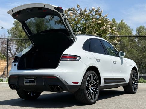 Used 2026 Porsche Macan AWD/4WD image 31