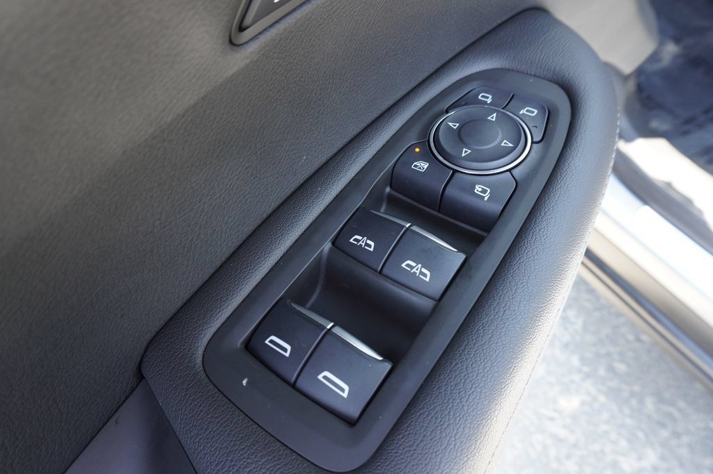Certified 2025 Cadillac XT6 Luxury FWD image 20