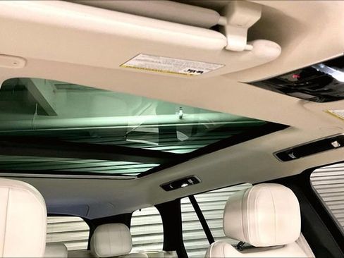 Certified 2023 Land Rover Range Rover SE image 30