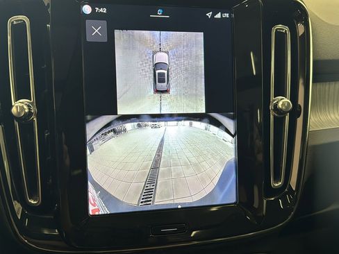 New 2026 Volvo XC40 B5 Ultra w/ Protection Package Premier image 18