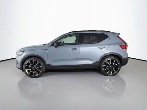 Certified 2023 Volvo XC40 B5 Ultimate AWD/4WD image 4
