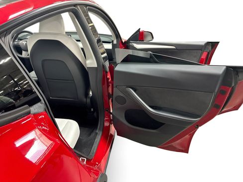 Certified 2023 Tesla Model Y Long Range AWD/4WD image 12