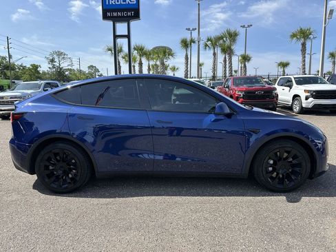 Used 2022 Tesla Model Y Long Range AWD/4WD image 17