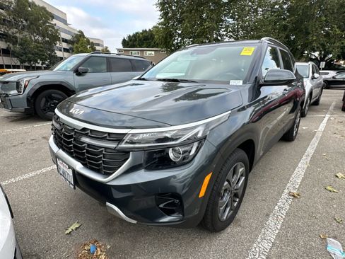 Certified 2024 Kia Seltos S AWD/4WD image 2