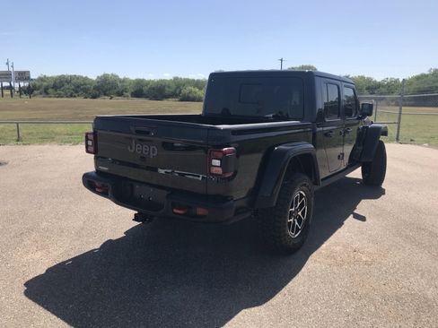 Used 2025 Jeep Gladiator Rubicon AWD/4WD image 8