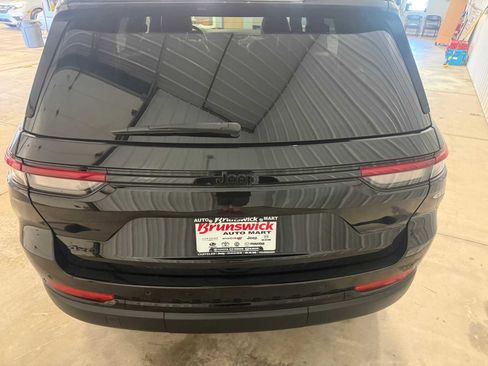 Certified 2023 Jeep Grand Cherokee Altitude image 16