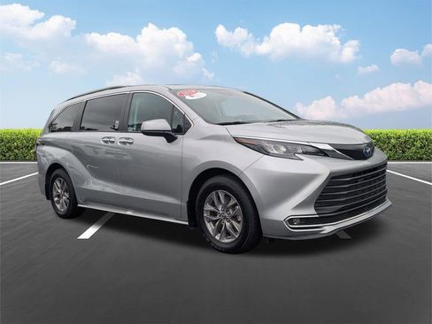 Certified 2024 Toyota Sienna XLE w/ XLE Plus Package FWD image 2