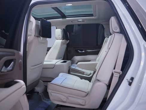 Used 2024 GMC Yukon Denali w/ Advanced Technology Package image 9