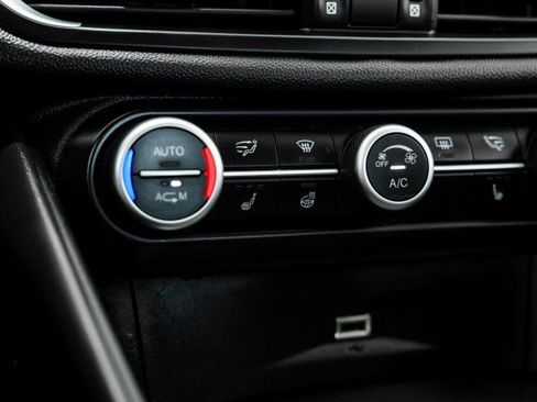Used 2019 Alfa Romeo Giulia Ti Sport w/ Quick Order Package 22U Sport RWD image 21