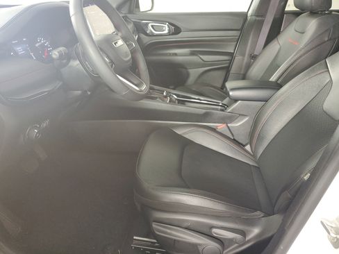 Used 2025 Jeep Compass Trailhawk AWD/4WD image 11