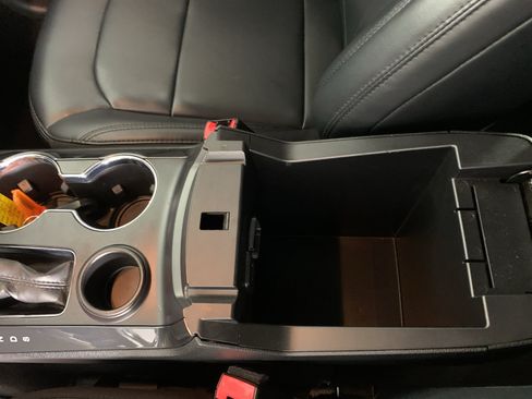 Used 2019 Ford Explorer XLT w/ Equipment Group 202A FWD image 28