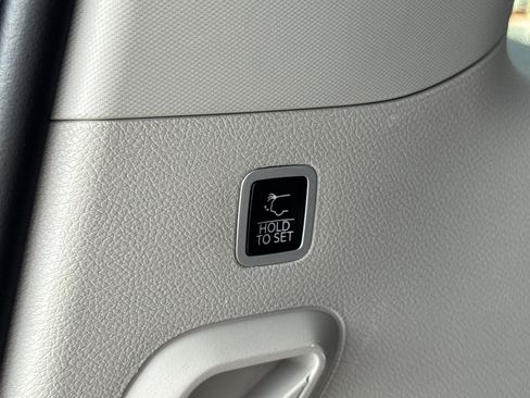 Used 2024 Jeep Wagoneer Series II w/ Flexible Seating Group image 20