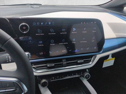 Used 2026 Chevrolet Equinox EV LT FWD image 22