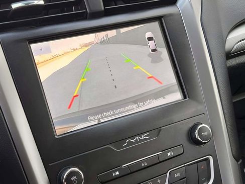 Used 2020 Ford Fusion SE image 24