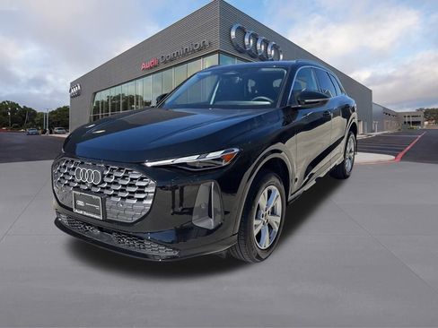 Certified 2025 Audi Q5 Premium w/ Convenience Package image 1