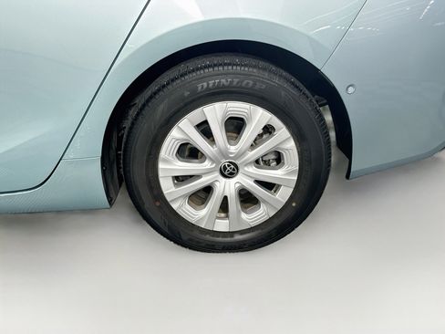 Used 2021 Toyota Prius LE FWD image 11