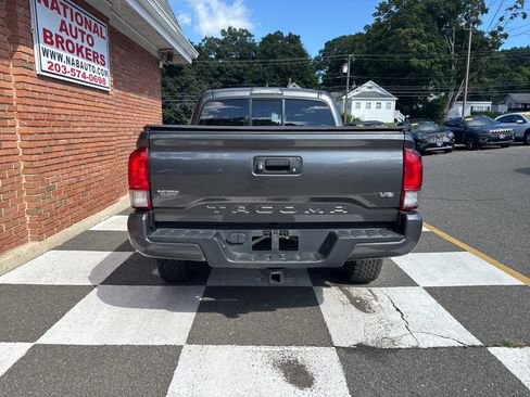 Used 2016 Toyota Tacoma TRD Sport w/ Towing Package AWD/4WD image 11
