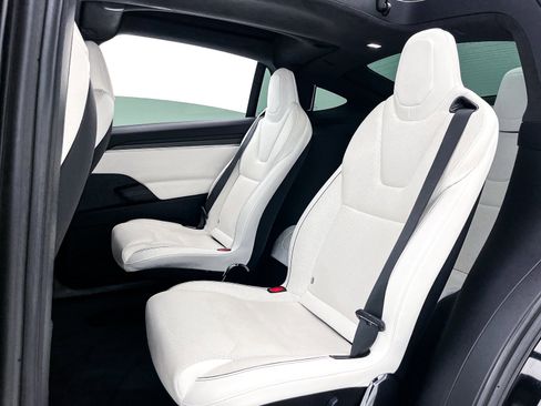 Used 2022 Tesla Model X Plaid image 34