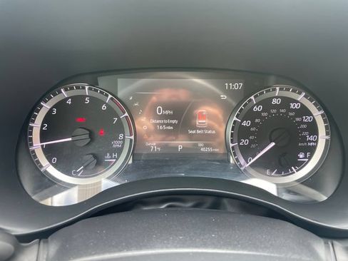 Used 2023 Toyota Highlander XLE AWD/4WD image 9