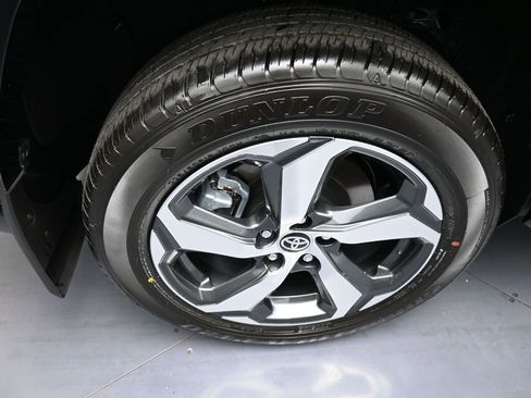 New 2025 Toyota RAV4 SE image 12