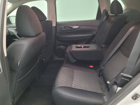 Used 2020 Nissan Rogue S FWD image 18