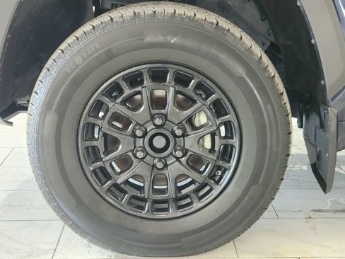 Used 2025 Toyota Tundra SR5 w/ SR5 Premium Package AWD/4WD image 10