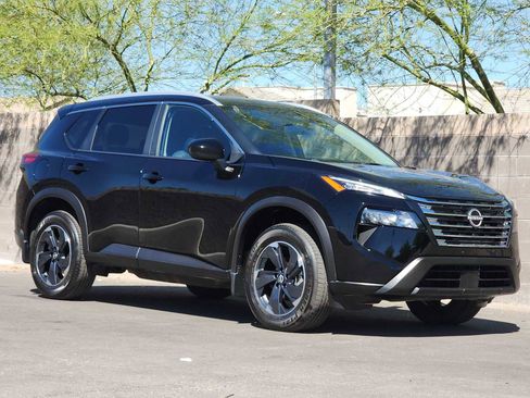Used 2024 Nissan Rogue SV w/ SV Premium Package FWD image 3